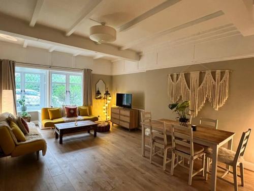 Beautiful flat sleeps 4 in Taplow Maidenhead Near Windsor and Ascot racecourses Near Legoland