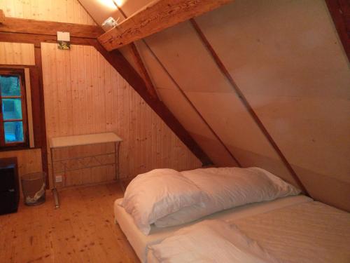 Dachstockzimmer in altem Stöckli