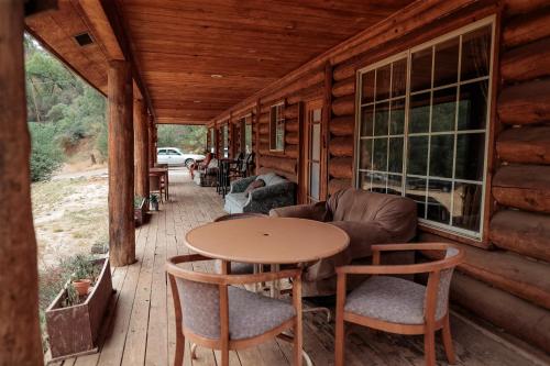 Bear Creek Cabins in Midpines (CA)