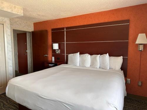 The Breakers Resort Inn - image 11