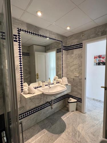 Sevilla Central Suites Apartamentos Fabiola - image 11