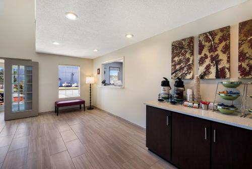 Quality Inn Jasper Hwy 78 - image 7