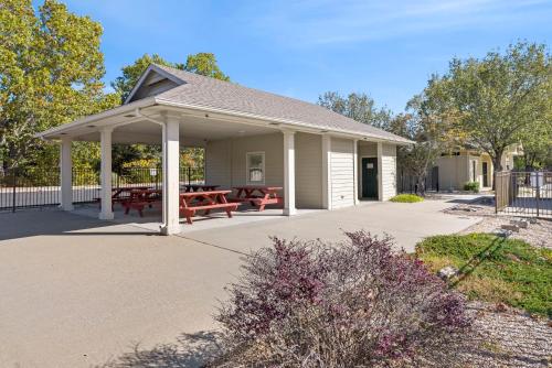StoneBridge Village Resort - image 2