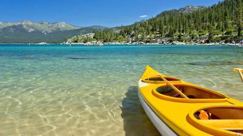 Old Hollywood Lodge-Pets, HotTub-Sauna, Speakeasy! Old Hollywood Lodge-Pets, HotTub-Sauna, Speakeasy!