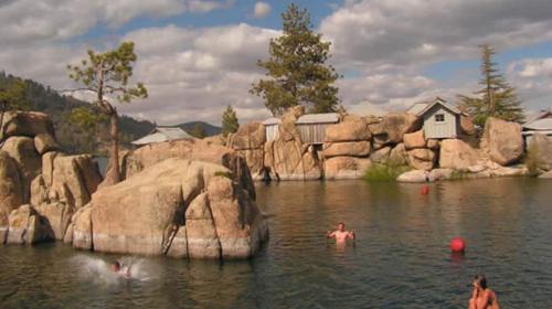 Old Hollywood Lodge-Pets, HotTub-Sauna, Speakeasy! Old Hollywood Lodge-Pets, HotTub-Sauna, Speakeasy!