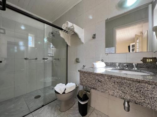 Double Room with Balcony image 4