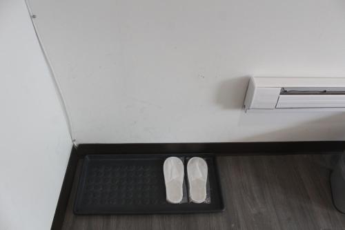 Single Room with Private Bathroom - Non Smoking