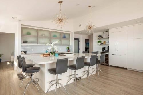 New Luxury Ocean View Penthouse - Del Mar in Solana Beach, USA