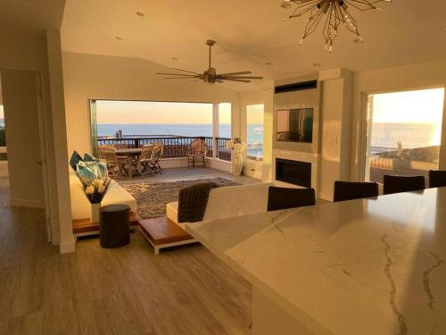 New Luxury Ocean View Penthouse - Del Mar in Solana Beach, USA