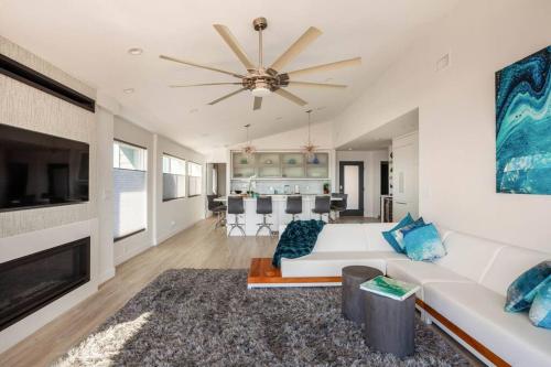 New Luxury Ocean View Penthouse - Del Mar in Solana Beach, USA