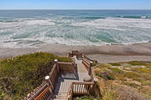 NEW OCEAN FRONT - Lux Town Home