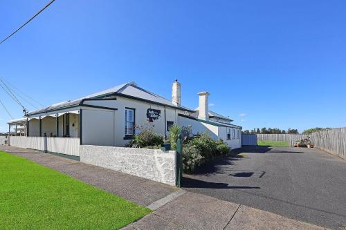 HiderWay - Perched overlooking Warrnambool's landmarks