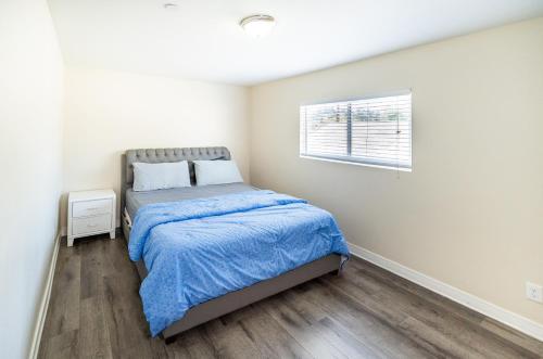Modern Spacious 5 Bedrooms 3-Bath near Downtown LA with 2 Parking in Los Angeles, USA