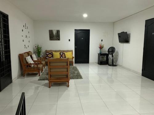 Deluxe Family Room image 2