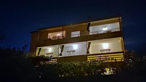  Apartments with a parking space Slatine, Ciovo - 12811 in Slatine