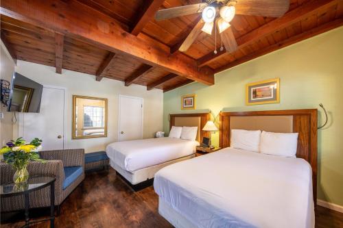 Emerald Bay Lodge image