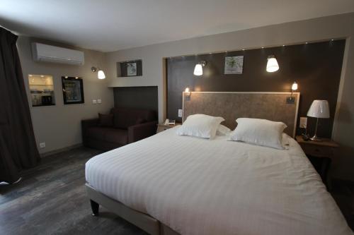 Hotel Van Gogh - image 13
