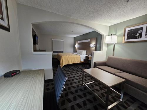 Quality Inn & Suites DFW Airport South