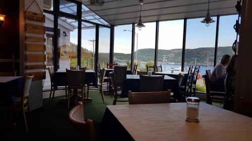 Étterem, Hotel - Motel Georges in Tadoussac