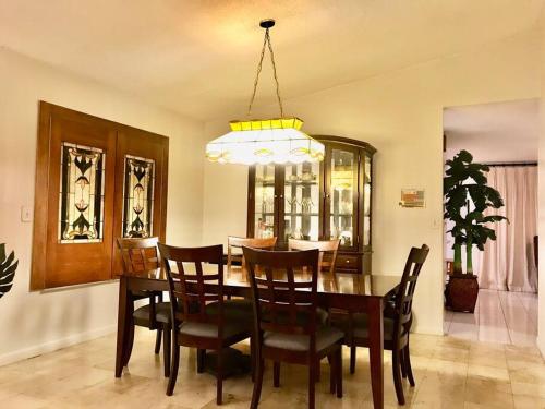 Facilities, Pool House in Tropical Miami in The Crossings