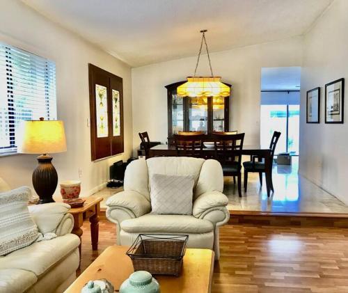 Facilities, Pool House in Tropical Miami in The Crossings