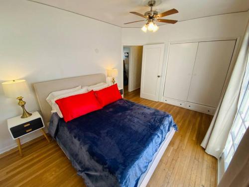 Cozy 1,400sq ft 2BR+2BA WeHo Gated Home in Los Angeles, USA