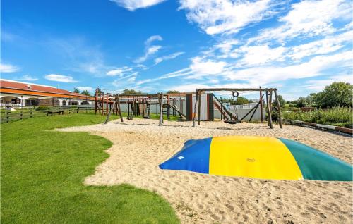 مسبح, 2 Bedroom Beautiful Home In Tranekær in Helletofte