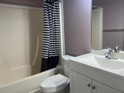 Private Rooms Close to Superstore & Londondery Mall For Men Only in Edmonton Centru oraş