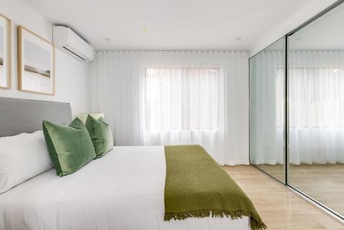 Kahlo Bondi - Luxury Escape - 1 Bedroom Furnished Apartments - main image