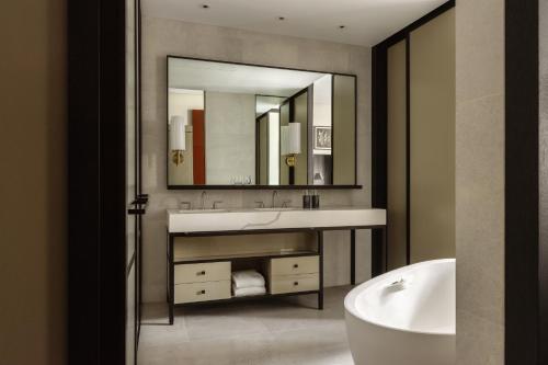 Capella Sydney - image 11