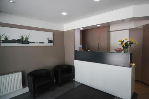 Carlton Hotel - image 3