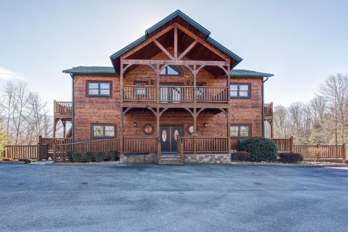 Mountain View Lodge, 8 BR, Hot Tub, Pool Table, Theater Room, Sleeps 24