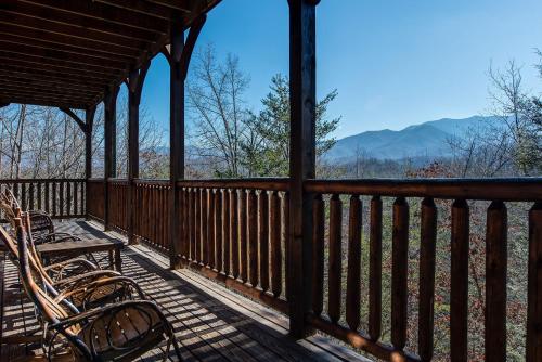 Mountain View Lodge, 8 BR, Hot Tub, Pool Table, Theater Room, Sleeps 24