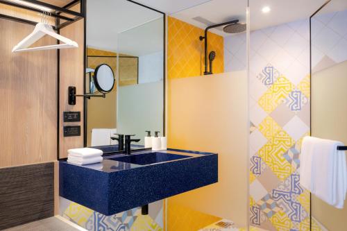 room detail thumbnail 2