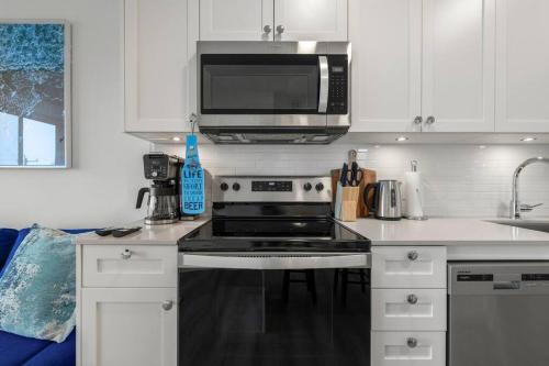 Two Bed Downtown Unit With Parking