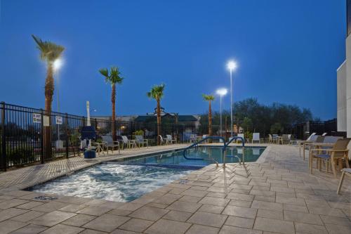 Swimming pool, TownePlace Suites by Marriott Phoenix Glendale Sports & Entertainment District in Glendale South