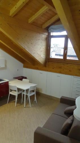 One-Bedroom Apartment - Split Level image 7