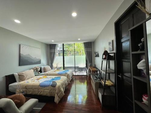 room detail thumbnail 1