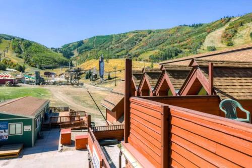 Breathtaking Mountain Views Ski In Out 2BR Condo