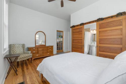 Historic St. Johns River Retreat | Dock, Boat Access & Pet Friendly in Palatka (Florida)