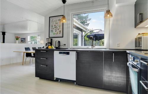 virtuve, Amazing Home In Væggerløse With Sauna in Idestrup