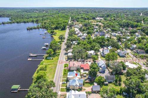 Historic St. Johns River Retreat | Dock, Boat Access & Pet Friendly in Palatka (Florida)