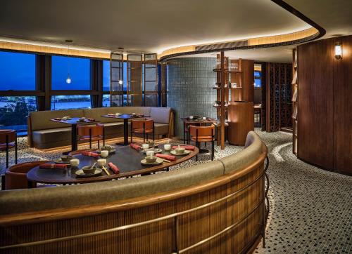 Restoran, One-Eight-One Hotel & Serviced Residences in Hong Kong Island West