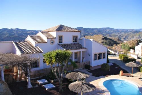  Villa Rosada - luxurious 3-bedroom villa with garden and pool in Cantoria