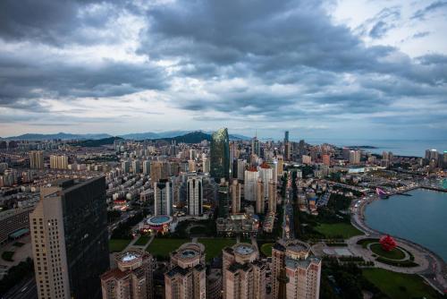 Holiday Inn Express Qingdao City Center, an IHG Hotel