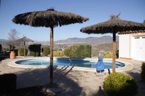 Villa Rosada - luxurious 3-bedroom villa with garden and pool