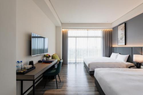 Lake View Family Room