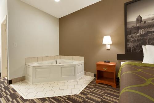 수퍼 8 바이 윈덤 차스워스/댈튼 - 편의 시설/서비스
