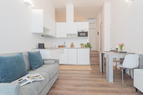 A Step from the Dome Apartment by Rent All Como