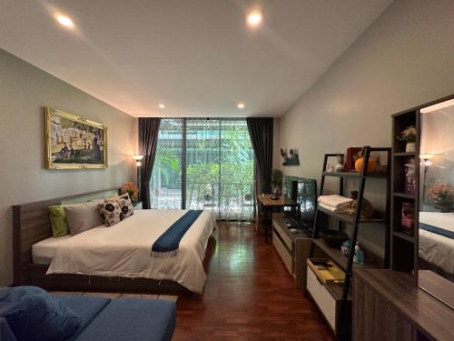 room detail thumbnail 1